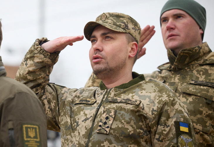 Tổng thống Ukraine khóc trong ngày kỷ niệm một năm chiến sự - Ảnh 6.