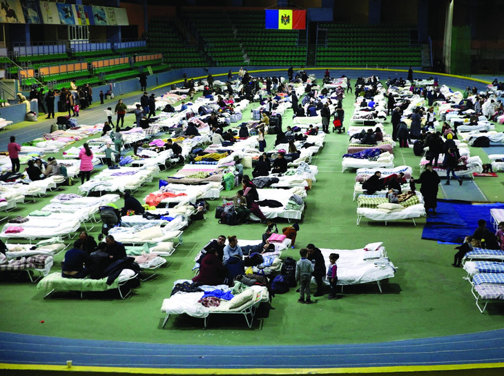 Một sân thể thao được sử dụng làm nơi trú ẩn tạm cho người tị nạn Ukraine ở Chisinau, Moldova, tháng 3-2022. Ảnh: Reuters