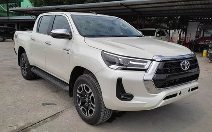 Toyota Hilux 2023 rục rịch ra mắt Việt Nam với nâng cấp 