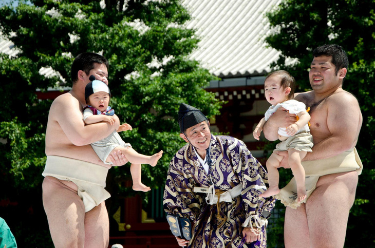 Chính phủ Nhật Bản trở thành “ông mai bà mối”, nỗ lực thúc đẩy tỷ lệ sinh - Ảnh 1.