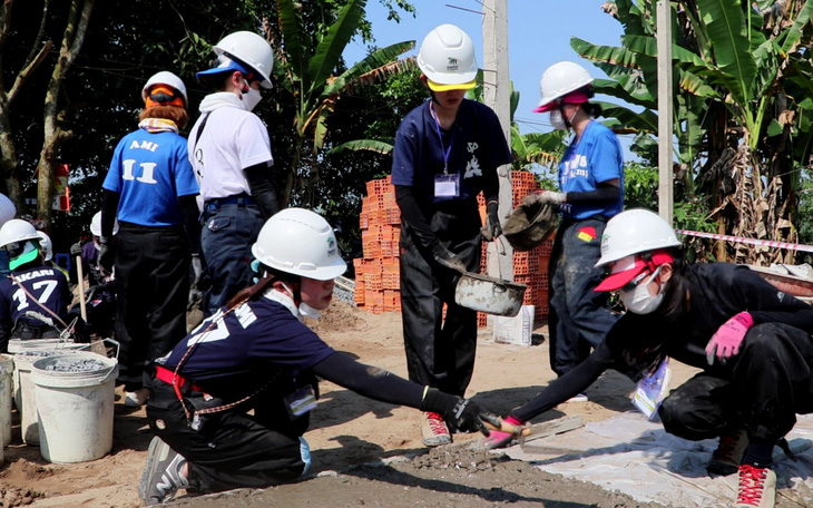 Sinh viên Nhật tình nguyện xây 4 căn nhà tận Cao Lãnh