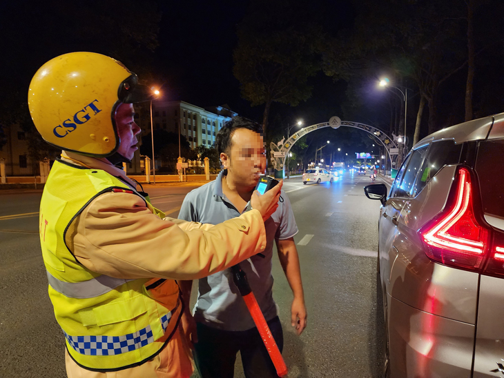 Giám đốc Sở Thông tin và Truyền thông Đắk Nông chưa tường trình vụ nhậu xỉn lái xe - Ảnh 1.