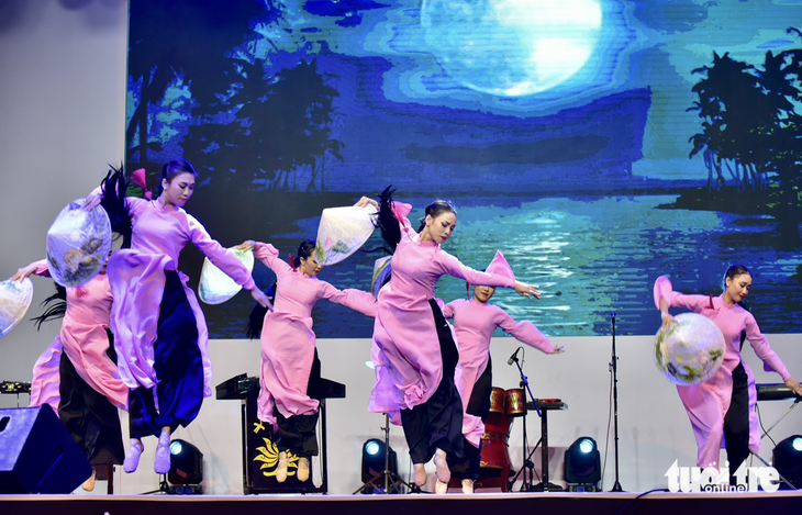 HKT48 khuấy động sân khấu Lễ hội Việt - Nhật 2023 - Ảnh 5.