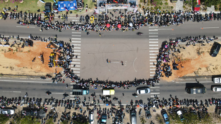 Hàng ngàn mô tô quy tụ về Bàu Trắng tham gia lễ hội, xác lập kỷ lục Guinness - Ảnh 3.