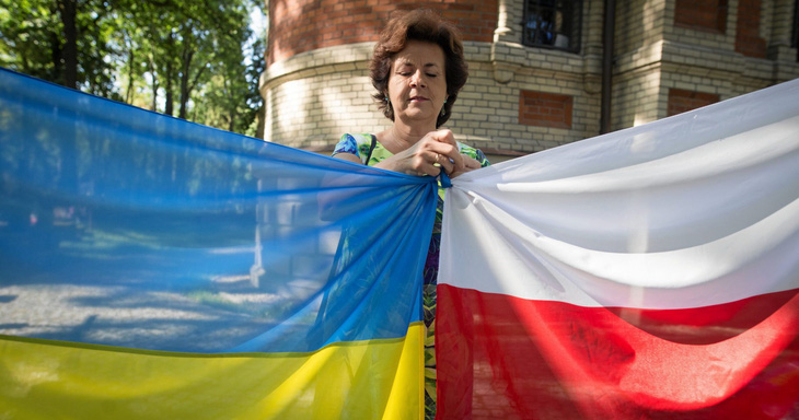 Giúp đỡ người tị nạn Ukraine ở Ba Lan được coi là niềm tự hào dân tộc. Ảnh: Notes from Poland