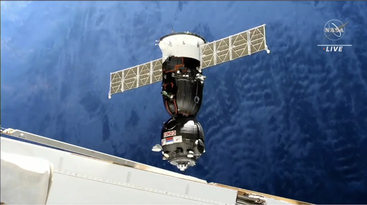 Tàu vũ trụ Nga đến ISS giải cứu ba phi hành gia - Ảnh 1.