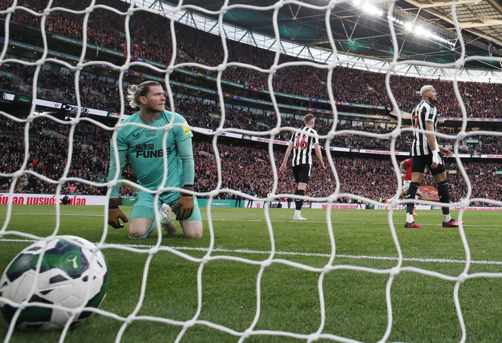 Đánh bại Newcastle, Man United có danh hiệu đầu tiên sau 6 năm - Ảnh 2.