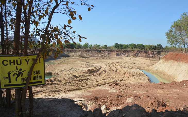 Nhà thầu cao tốc Phan Thiết - Vĩnh Hảo phải đóng cửa mỏ đất đắp