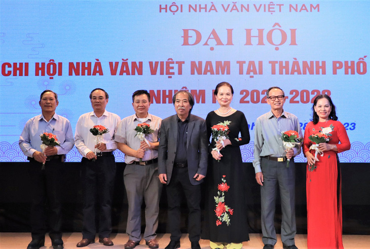 Ra mắt ban chấp hành của chi hội Nhà văn Việt Nam tại TP.HCM nhiệm kỳ 2023-2028 - Ảnh: H.VY