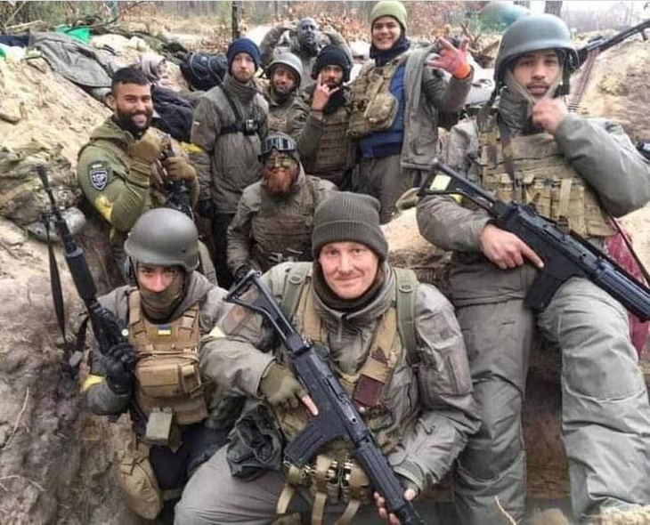 Các tình nguyện viên nước ngoài trong cuộc chiến Nga - Ukraine - Ảnh 1.