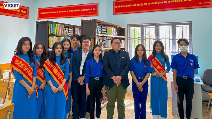WESET trao học bổng và đóng góp quỹ xây thư viện cho THPT Hàm Thuận Bắc - Ảnh 1.