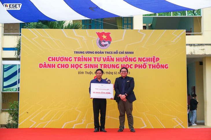 WESET trao học bổng và đóng góp quỹ xây thư viện cho THPT Hàm Thuận Bắc - Ảnh 3.