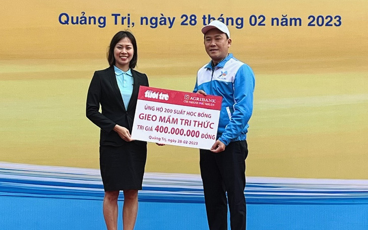 Báo Tuổi Trẻ và Agribank Phú Nhuận trao 400 triệu đồng "Gieo mầm tri thức" tại Quảng Trị