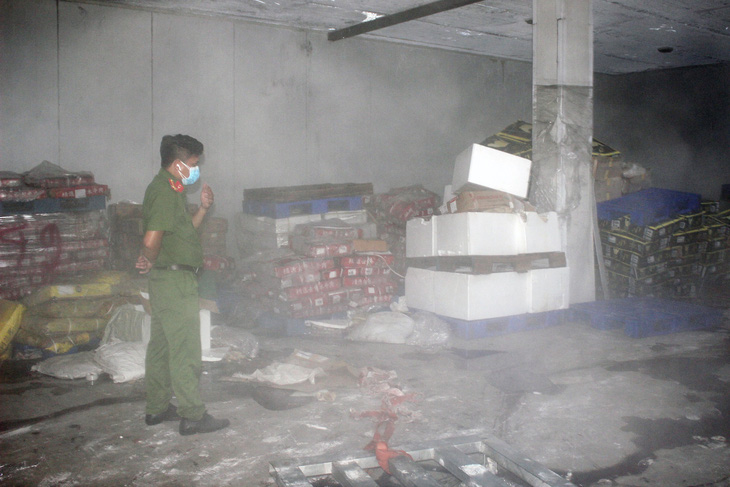 Gần 24 tấn thực phẩm hôi thối suýt vô quán ăn ở TP.HCM, Bình Dương, Đồng Nai - Ảnh 1.