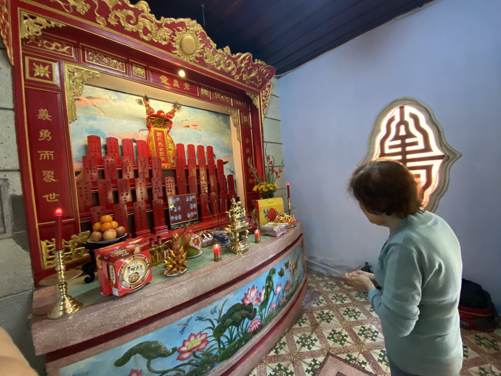 Quảng Nam Khách du xuân nhộn nhịp lễ chùa xin xăm  Báo Dân trí
