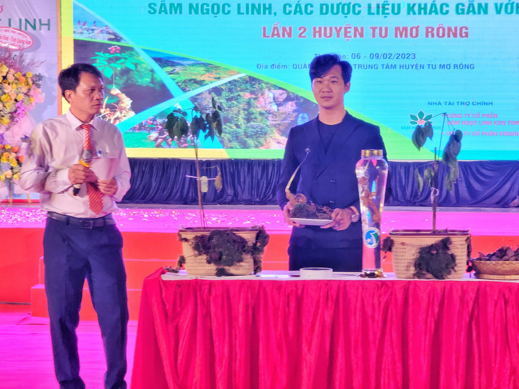 Thủ phủ sâm Ngọc Linh tổ chức hội thi, củ sâm giải nhất chốt đấu giá 250 triệu đồng - Ảnh 4.