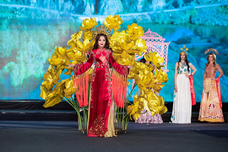Hoàng Thanh Nga xuất sắc đoạt giải á hậu 1 Mrs Universe 2022 tại Bulgaria - Ảnh 2.