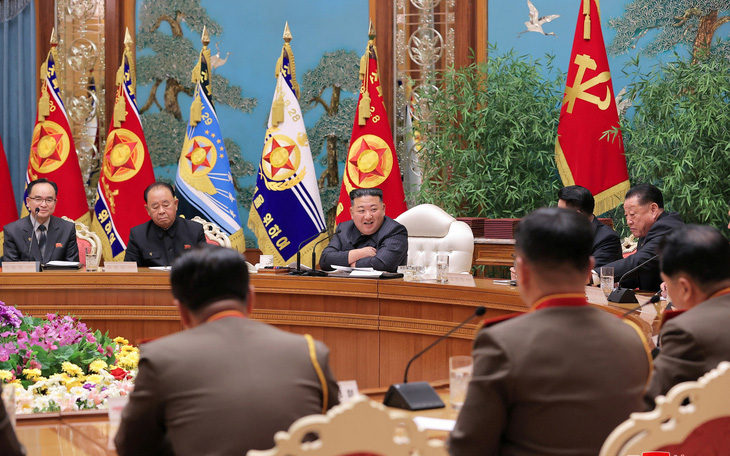 Triều Tiên họp quân ủy, củng cố tư thế "sẵn sàng chiến tranh"