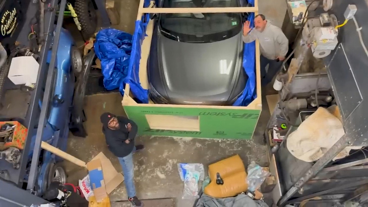 Giải cứu xe điện ngâm nước bằng… gần 2 tấn gạo - Ảnh 2.