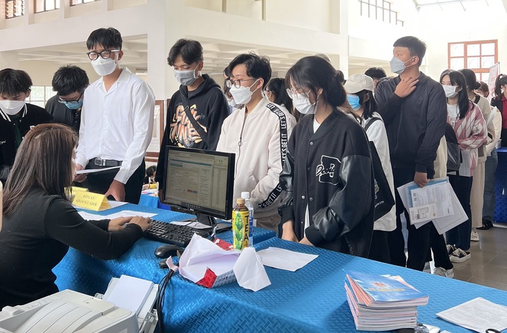 Trường đại học giảm học phí cho nhiều ngành ưu tiên tuyển sinh - Ảnh 1. Trường đại học giảm học phí cho nhiều ngành ưu tiên tuyển sinh - Ảnh 1.