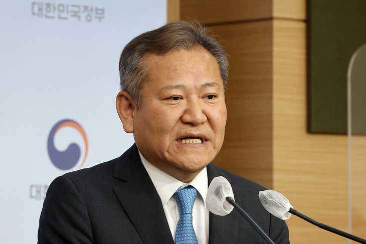 Thảm kịch giẫm đạp Itaewon: Quốc hội Hàn Quốc luận tội bộ trưởng Nội vụ - Ảnh 1.