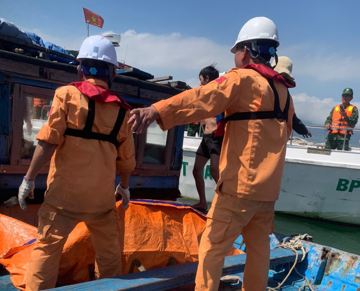 Tàu cá bị đâm chìm gần cảng Tiên Sa: Thi thể ngư dân vừa được tìm thấy - Ảnh 1.