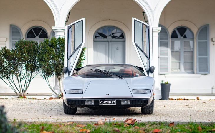 Lamborghini hiếm cất giấu trong lâu đài hàng thập kỷ được rao bán với giá cực khủng - Ảnh 1.