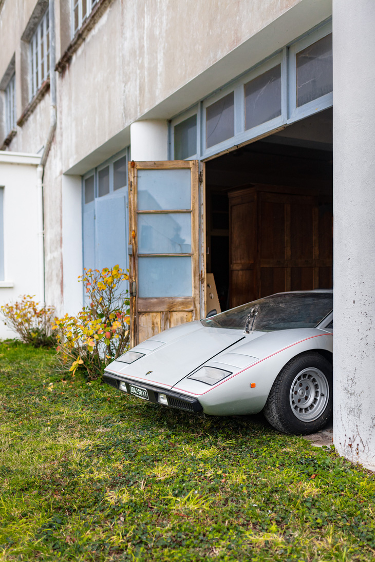 Lamborghini hiếm cất giấu trong lâu đài hàng thập kỷ được rao bán với giá cực khủng - Ảnh 3.