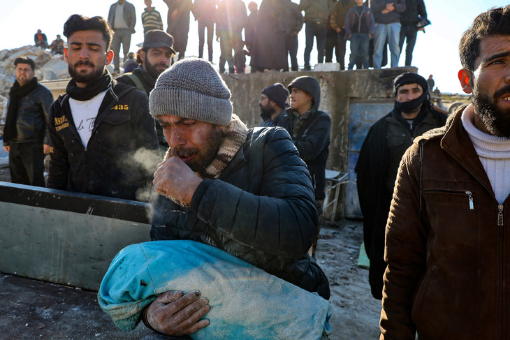 Động đất ở Thổ Nhĩ Kỳ, Syria: Có những người mất từ 20-30 người thân - Ảnh 2.