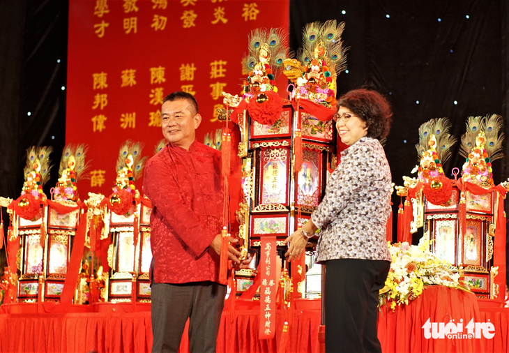 Đấu thỉnh đèn lộc của người Hoa ở TP.HCM góp thêm sinh khí mùa lễ hội - Ảnh 10.
