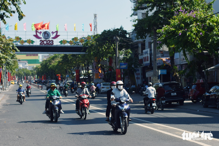 Đã tháo dỡ 700 mét dải phân cách ở ngay trung tâm Biên Hoà - Ảnh 2.