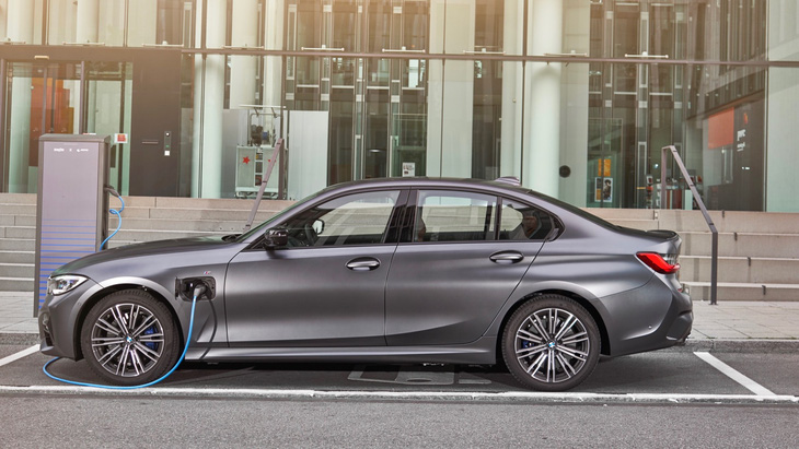 Ô tô plug-in hybrid thực chất chưa xanh: BMW 3-Series bị điểm danh, ‘gáo nước lạnh’ cho Toyota - Ảnh 1.