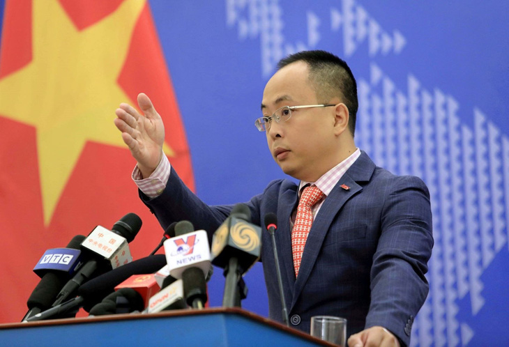 Phó phát ngôn Bộ Ngoại giao Đoàn Khắc Việt trong một cuộc họp báo thường kỳ của Bộ Ngoại giao - Ảnh: TTXVN