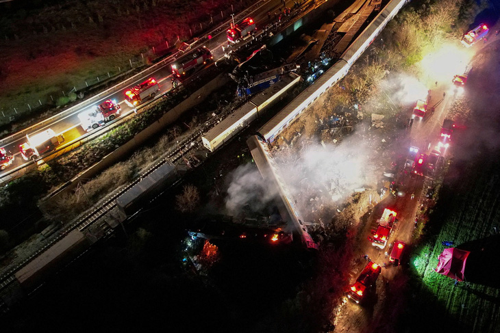 Hy Lạp: Hai tàu hỏa đâm nhau như động đất, 16 người chết - Ảnh 1.