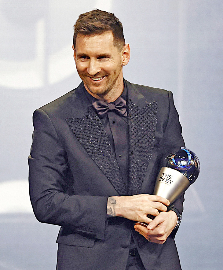 Messi lãnh giải The Best - Ảnh: Reuters