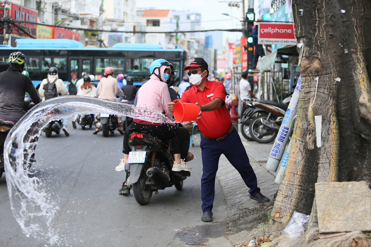 Thời tiết hôm nay 2-3: Miền Nam tăng nắng nóng, miền Bắc có sương mù - Ảnh 1.