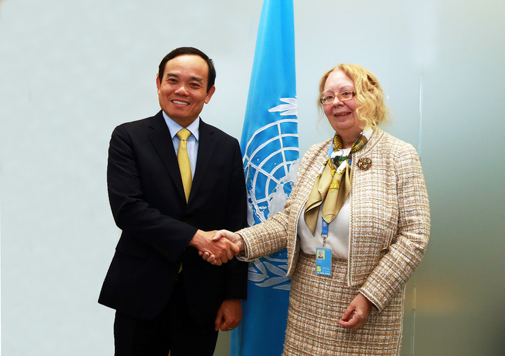 Phó thủ tướng Trần Lưu Quang gặp Tổng giám đốc Văn phòng Liên Hiệp Quốc tại Geneva Geneva Tatiana Valovaya trước khi sang thăm Tây Ban Nha - Ảnh: Bộ Ngoại giao cung cấp