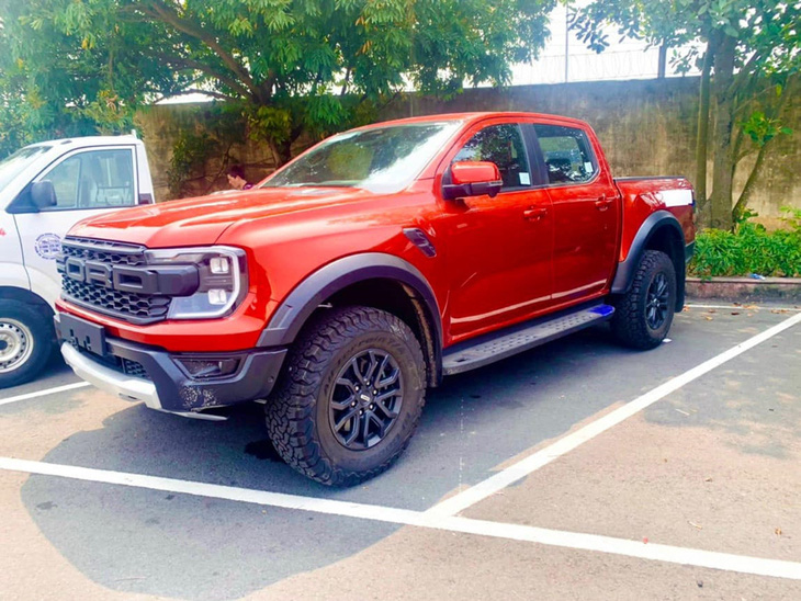 Ford Ranger Raptor 2023 tiếp tục lộ diện ở Việt Nam: Thiếu  một trang bị so với quốc tế - Ảnh 1.