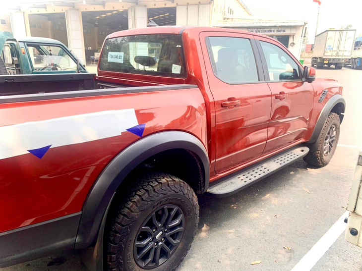 Ford Ranger Raptor 2023 tiếp tục lộ diện ở Việt Nam: Thiếu  một trang bị so với quốc tế - Ảnh 5.