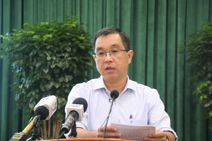 Phó giám đốc Sở Xây dựng TP Huỳnh Thanh Khiết báo cáo tại hôi nghị - Ảnh: CẨM NƯƠNG 