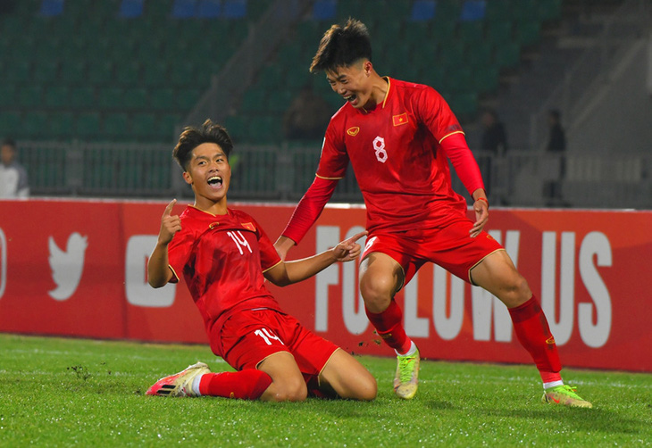 HLV Troussier mong cầu thủ U20 xử lý điểm yếu của... U22 Việt Nam - Ảnh 1.
