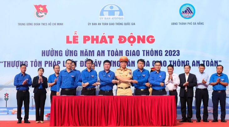 Camera an toàn giao thông lan tỏa văn hóa, phê bình thói xấu - Ảnh 1.