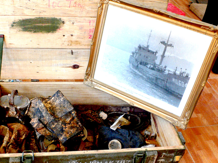 Di vật các liệt sĩ được vớt lên từ đáy biển Gạc Ma trong con tàu HQ604 bi hùng được cất giữ ở phòng truyền thống Lữ đoàn Hải quân 125 - Ảnh: LÊ ĐỨC DỤC