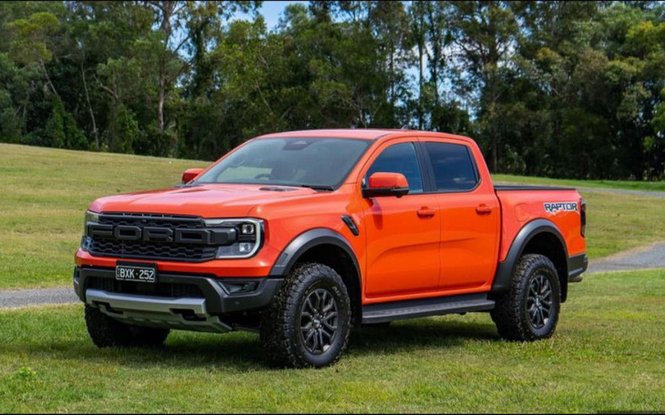 Ford Ranger Raptor 2023 giá từ 1,299 tỉ đồng, không dùng động cơ mạnh như bản quốc tế