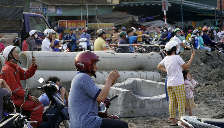 Rạp chiếu phim trong ‘Nhà sách Bạch Đằng’ bốc cháy - Ảnh 3.