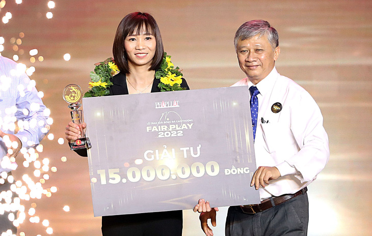 Thùy Trang nhận giải tư Fair Play 2022 - Ảnh: N.K.