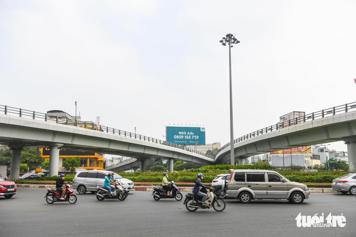 Các vòng xoay ở TP.HCM thay đổi diện mạo nhằm giảm ùn tắc giao thông - Ảnh 3.