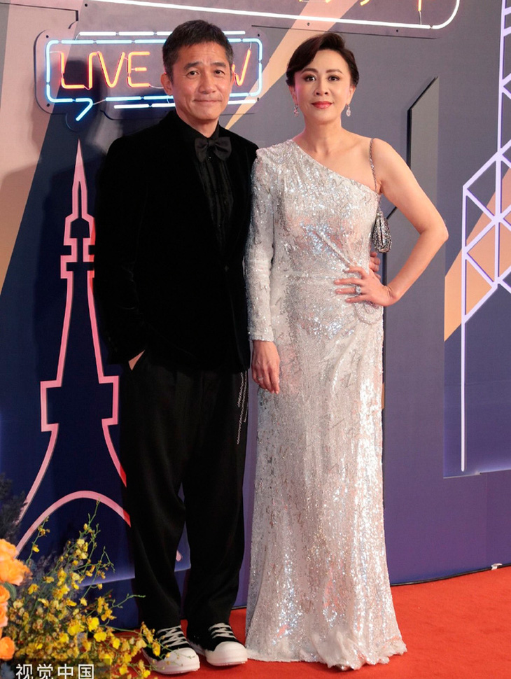 Lương Triều Vỹ tay trong tay Lưu Gia Linh, nhận cú đúp tại Giải thưởng Điện ảnh châu Á - Ảnh 2.