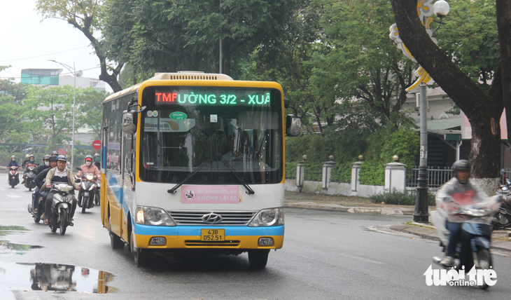 Xe buýt Đà Nẵng được trợ giá vẫn trống lốc - Ảnh 2.