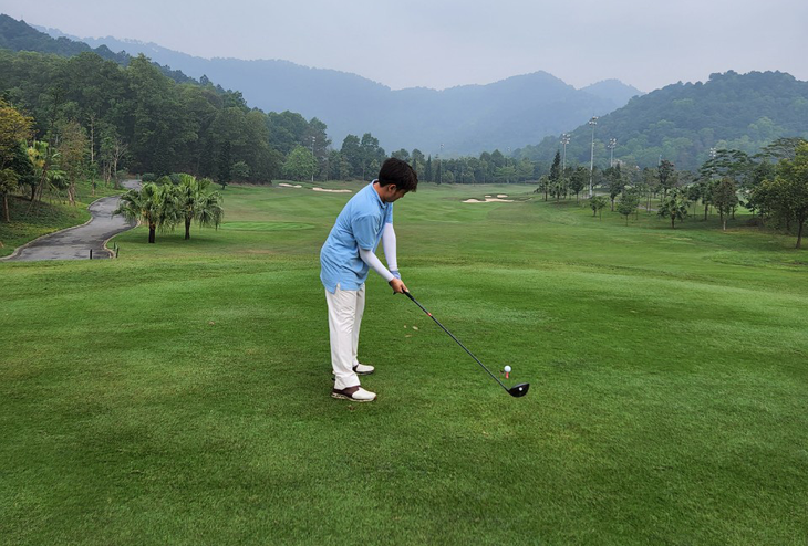 Chơi golf dễ bị chấn thương nào, làm sao tránh? - Ảnh 2.